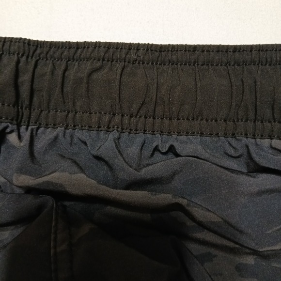 Vuori Kore Black Gray Camo Shorts 7" Inseam Mens 2XL lined Performance V302 - Picture 7 of 12